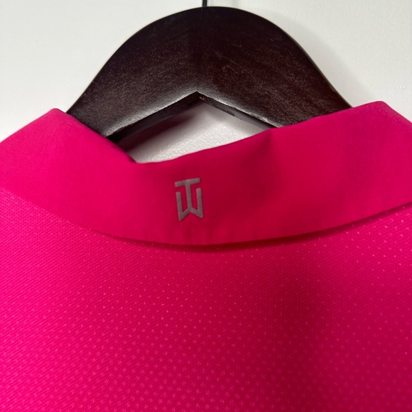 Men’s Nike Tiger Woods Collection Dri-Fir Golf Polo - Large in  fuchsia - Picture 3 of 4